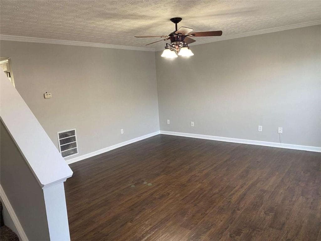 3 bedroom, 3 bathroom, 1,372 sq ft townhouse under contract at 2752 Valley Green Drive, Gainesville, GA 30504 — photo 8