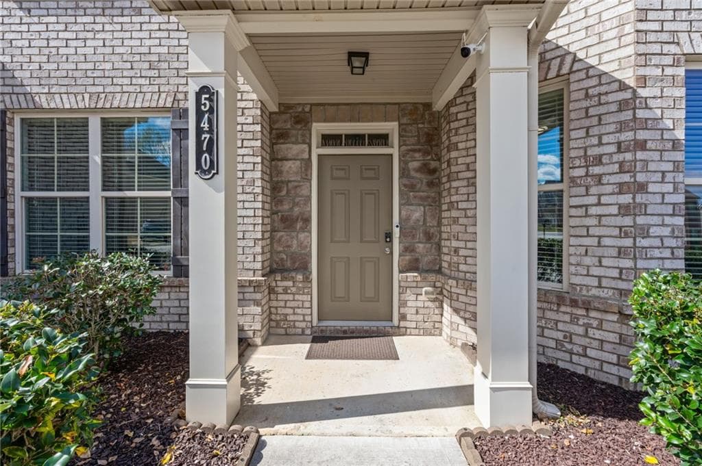 5 bedroom, 4 bathroom, 3,506 sq ft single family residence for sale at 5470 Mirror Lake Drive, Cumming, GA 30028 — photo 3