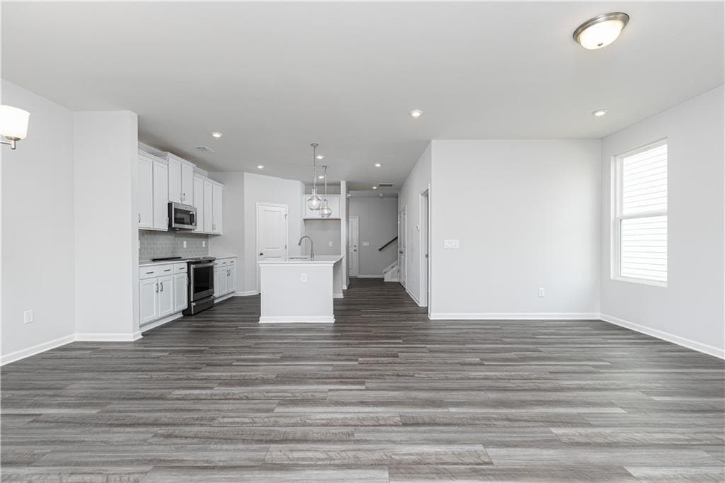 3 bedroom, 3 bathroom, 1,824 sq ft single family residence for sale at 3198 Croftside Commons, Powder Springs, GA 30127 — photo 2