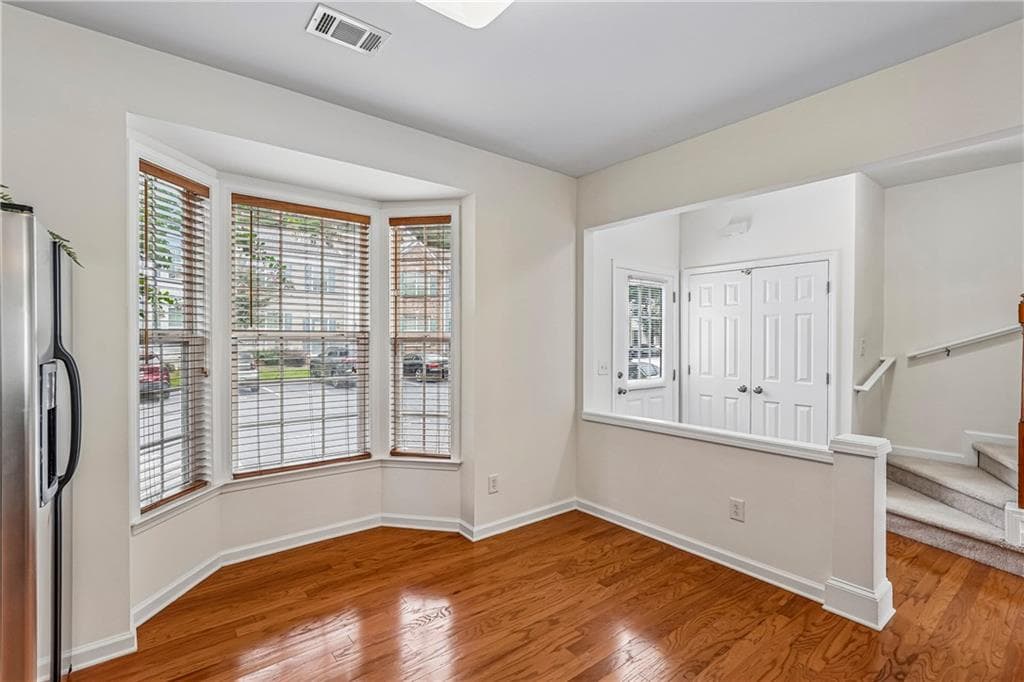 3 bedroom, 3 bathroom, 1,410 sq ft townhouse under contract at 945 Prestwyck Court, Alpharetta, GA 30004 — photo 10