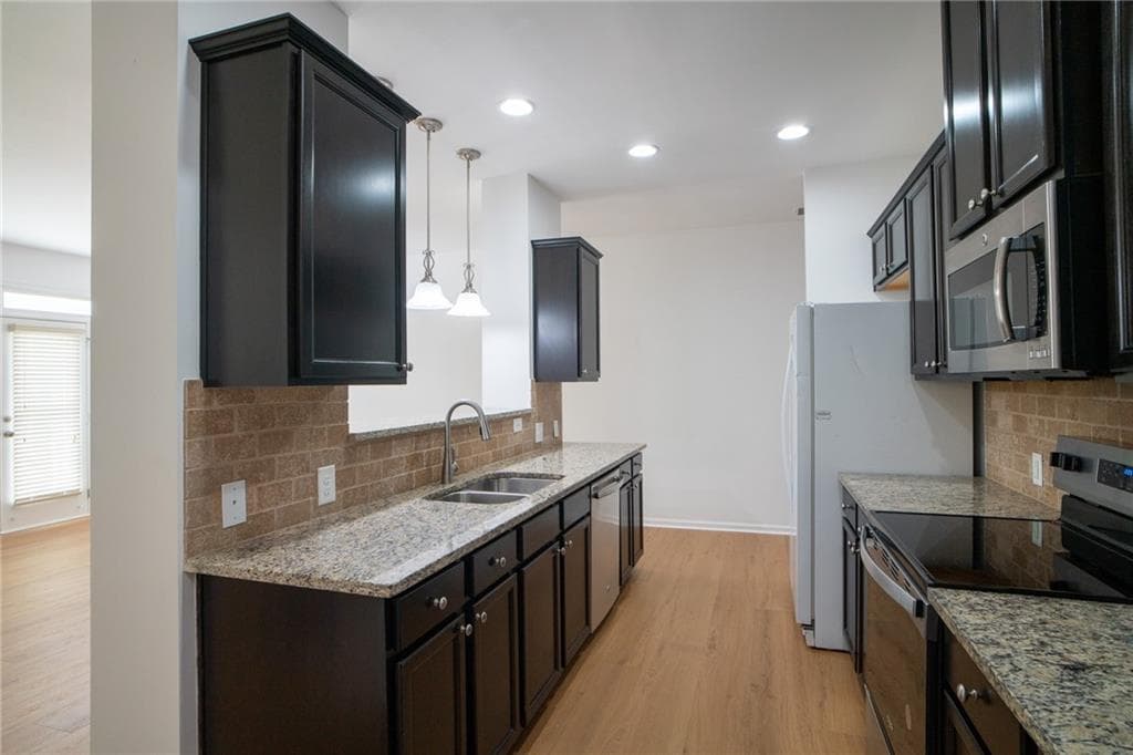 3 bedroom, 3 bathroom, 1,969 sq ft townhouse for sale at 2306 Bellyard Drive, Buford, GA 30519 — photo 6