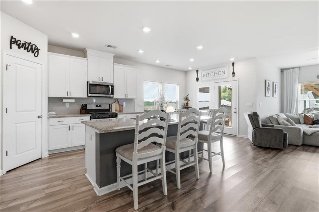 4 bedroom, 4 bathroom, 2,390 sq ft single family residence under contract at 638 Valdosta Drive, Canton, GA 30114 — photo 8