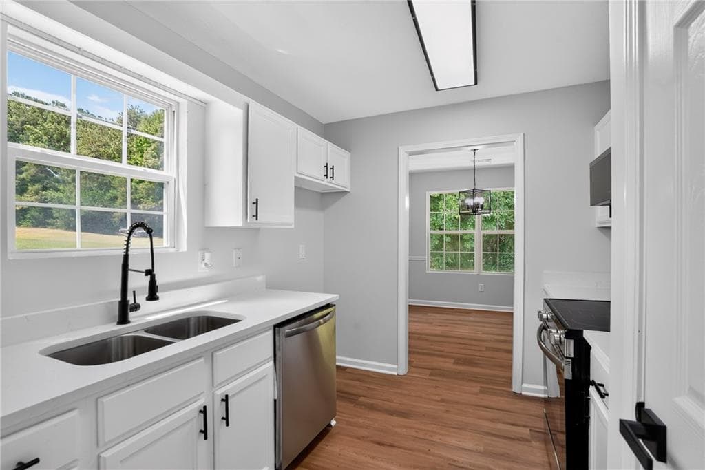 3 bedroom, 2 bathroom, 1,500 sq ft single family residence for sale at 2015 Jefferson Way, Mcdonough, GA 30252 — photo 5