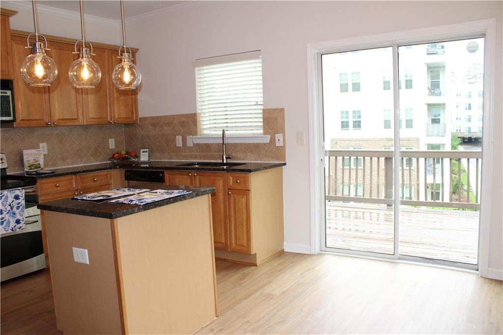 3 bedroom, 4 bathroom townhouse for rent at 2059 Liberty Court, Atlanta, GA 30318 for $2,700 a month — photo 9