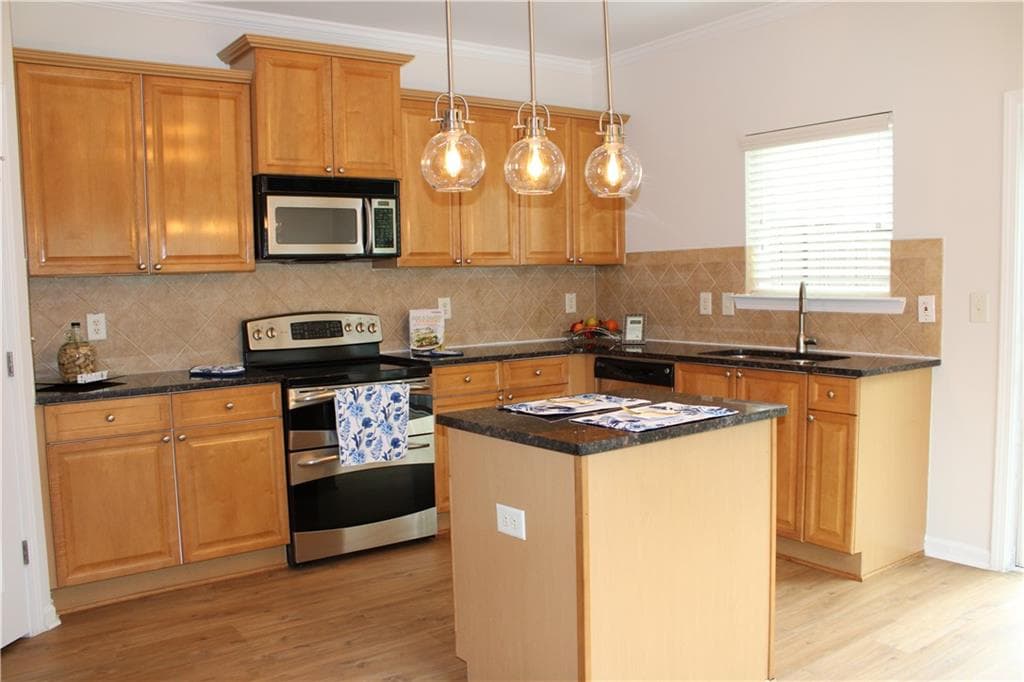 3 bedroom, 4 bathroom townhouse for rent at 2059 Liberty Court, Atlanta, GA 30318 for $2,700 a month — photo 10