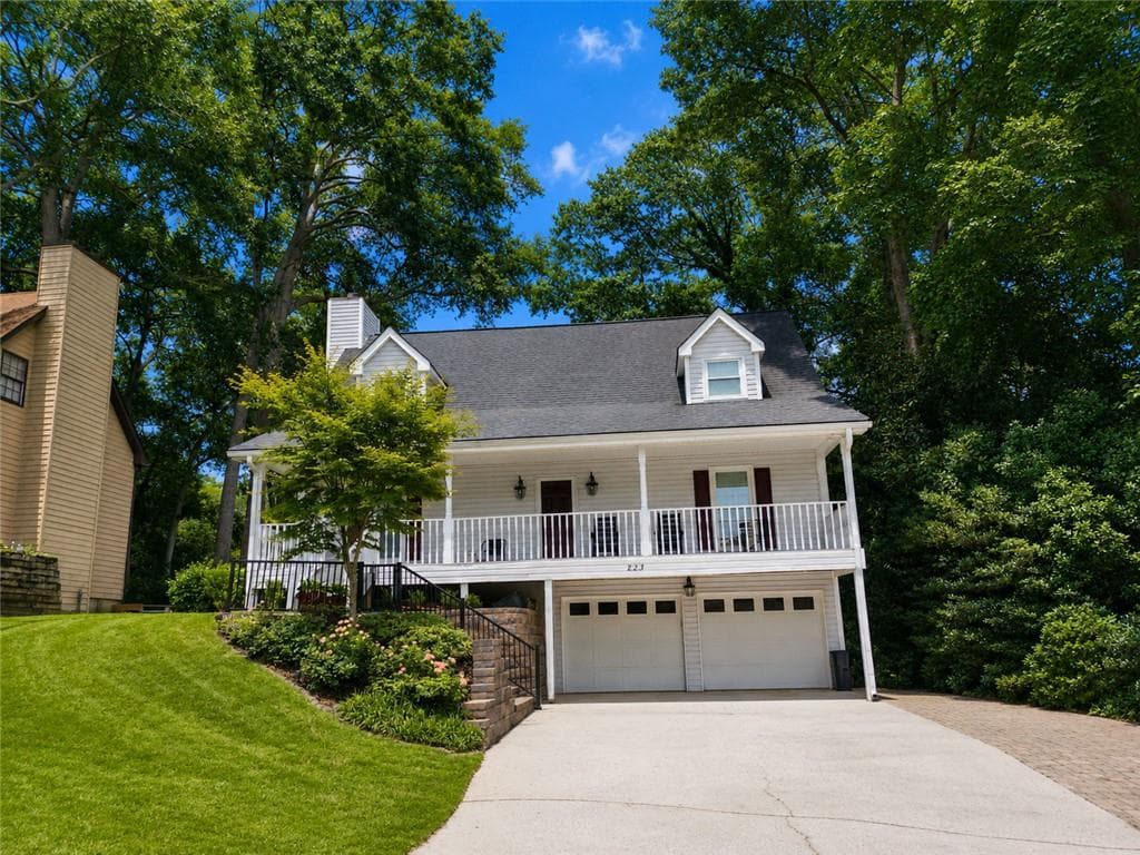 4 bedroom, 3 bathroom, 2,810 sq ft single family residence under contract at 823 Ridge Avenue, Stone Mountain, GA 30083 — photo 2