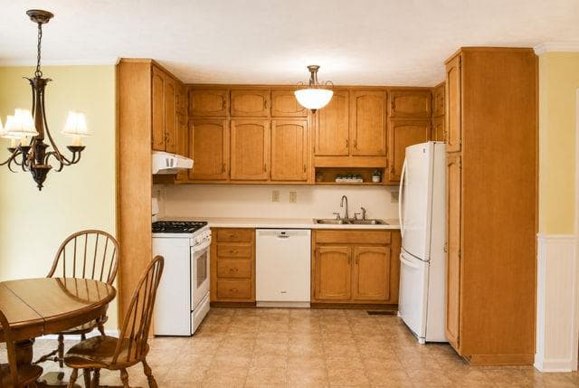 4 bedroom, 3 bathroom, 2,810 sq ft single family residence under contract at 823 Ridge Avenue, Stone Mountain, GA 30083 — photo 9