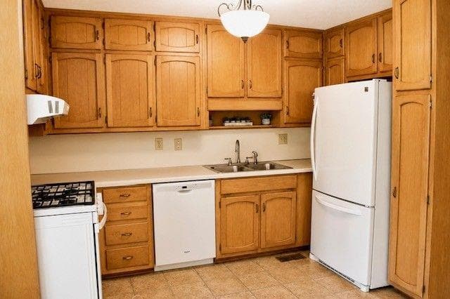 4 bedroom, 3 bathroom, 2,810 sq ft single family residence under contract at 823 Ridge Avenue, Stone Mountain, GA 30083 — photo 10