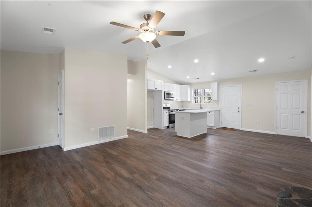 4 bedroom, 2 bathroom, 1,600 sq ft single family residence for sale at 20 Skylark Lane, Jonesboro, GA 30238 — photo 10
