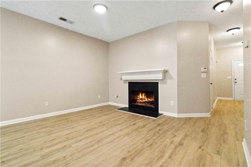 2 bedroom, 3 bathroom, 1,561 sq ft townhouse for sale at 5820 Terremont Circle, Norcross, GA 30093 — photo 7