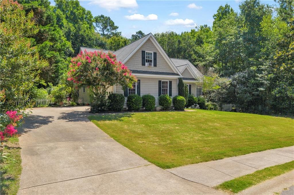 4 bedroom, 2 bathroom, 1,755 sq ft home for sale at 905 Daisy Lane, Athens, GA