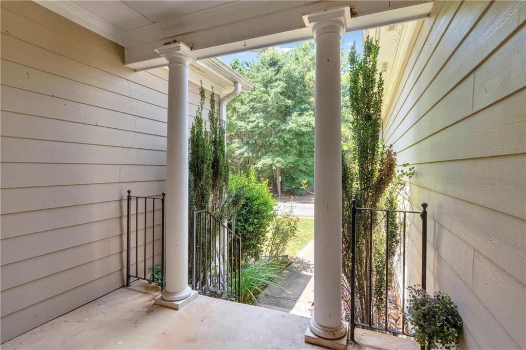 4 bedroom, 2 bathroom, 1,755 sq ft single family residence for sale at 905 Daisy Lane, Athens, GA 30605 — photo 4