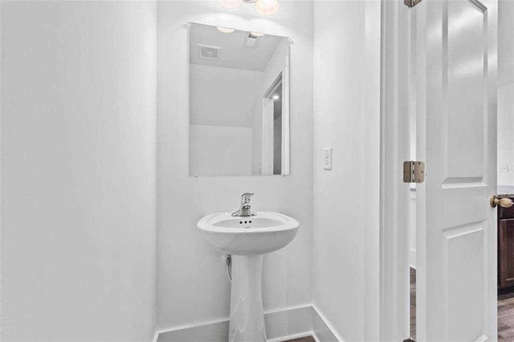 3 bedroom, 3 bathroom, 1,480 sq ft townhouse under contract at 1512 Parks Edge Lane, Atlanta, GA 30318 — photo 6
