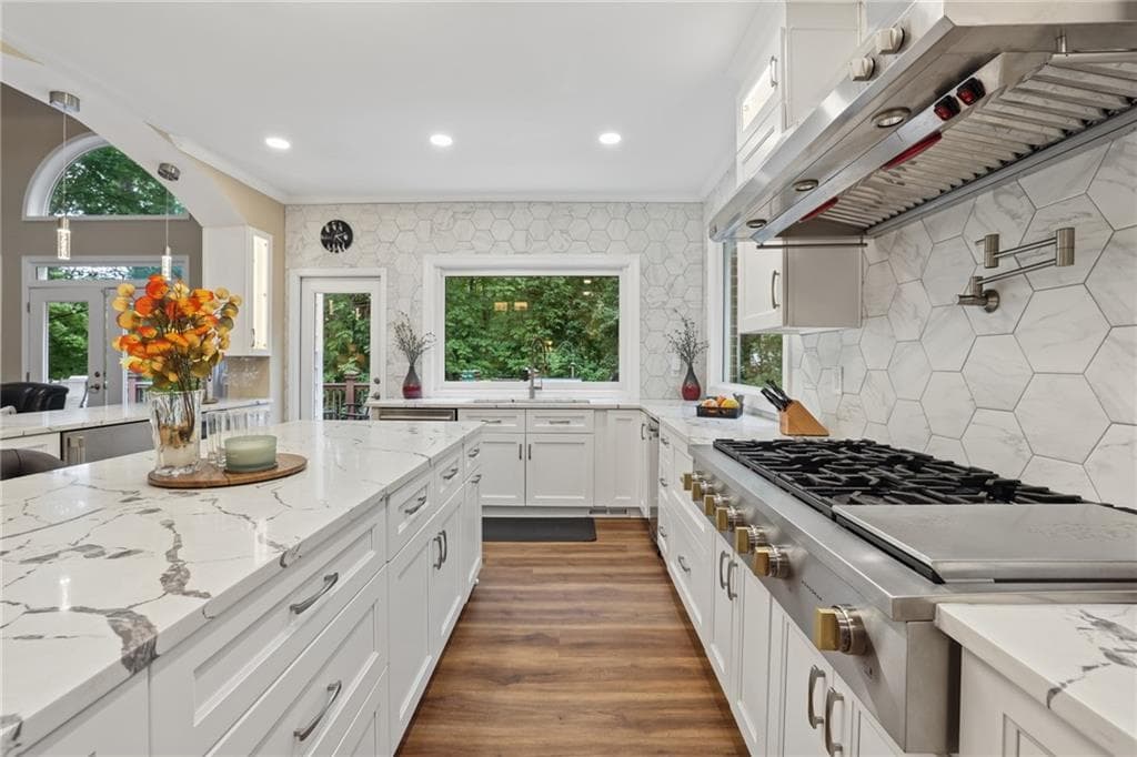 7 bedroom, 6 bathroom, 6,446 sq ft single family residence for sale at 2436 Fontainebleau Drive, Atlanta, GA 30360 — photo 7