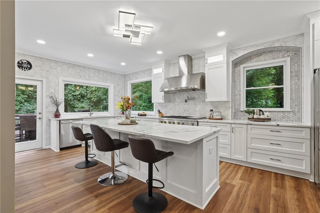 7 bedroom, 6 bathroom, 6,446 sq ft single family residence for sale at 2436 Fontainebleau Drive, Atlanta, GA 30360 — photo 6