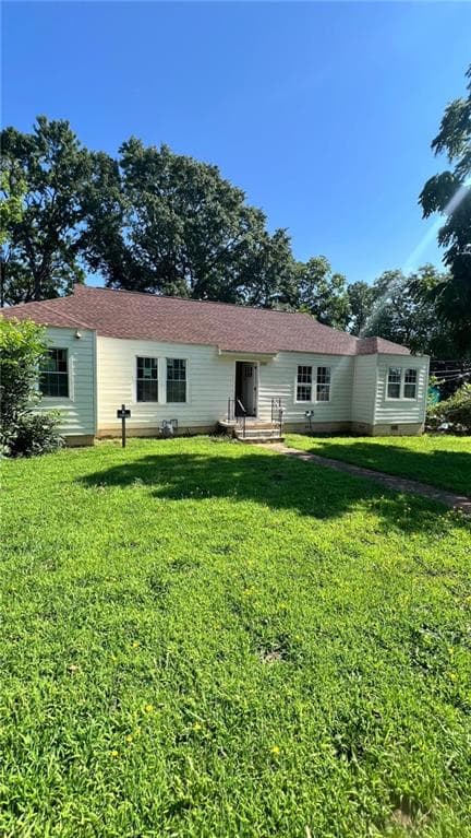 4 bedroom, 2 bathroom, 1,800 sq ft single family residence under contract at 1241 Lyle Avenue, East Point, GA 30344 — photo 2