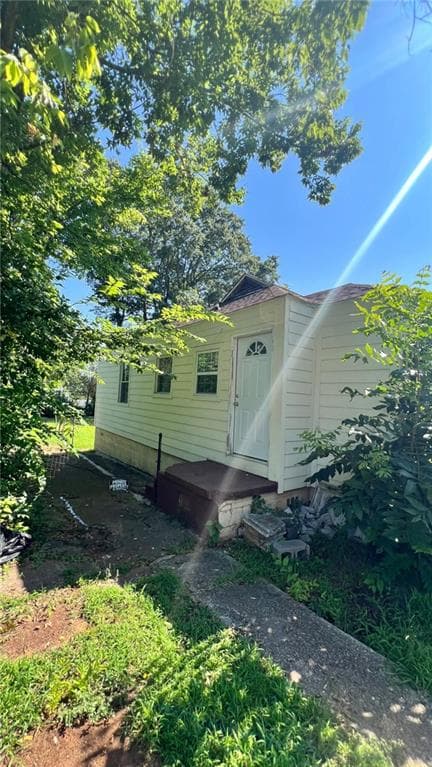 4 bedroom, 2 bathroom, 1,800 sq ft single family residence under contract at 1241 Lyle Avenue, East Point, GA 30344 — photo 3