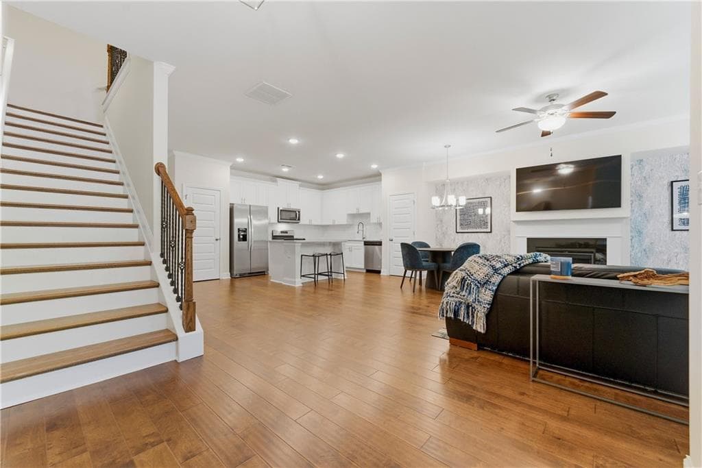 3 bedroom, 3 bathroom, 1,956 sq ft townhouse for sale at 7031 Cedar Glen Road, Atlanta, GA 30360 — photo 3