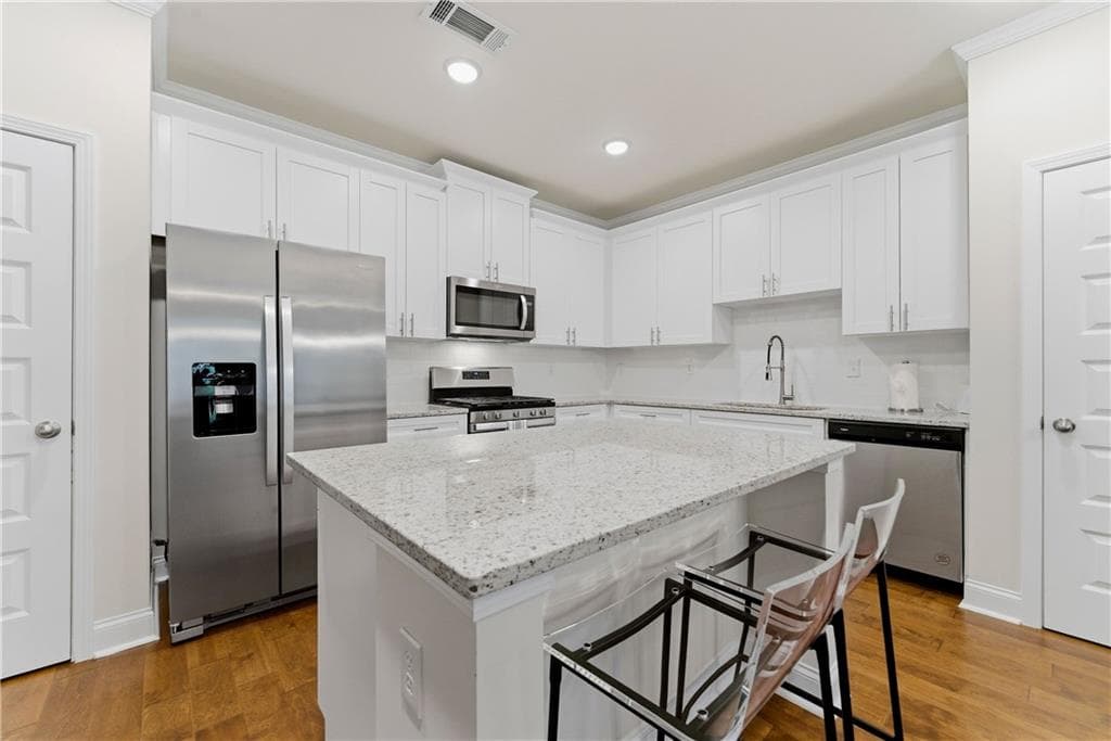3 bedroom, 3 bathroom, 1,956 sq ft townhouse for sale at 7031 Cedar Glen Road, Atlanta, GA 30360 — photo 5