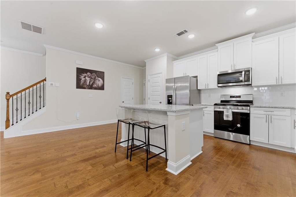 3 bedroom, 3 bathroom, 1,956 sq ft townhouse for sale at 7031 Cedar Glen Road, Atlanta, GA 30360 — photo 6