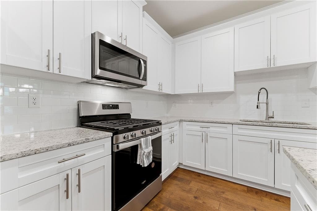 3 bedroom, 3 bathroom, 1,956 sq ft townhouse for sale at 7031 Cedar Glen Road, Atlanta, GA 30360 — photo 8