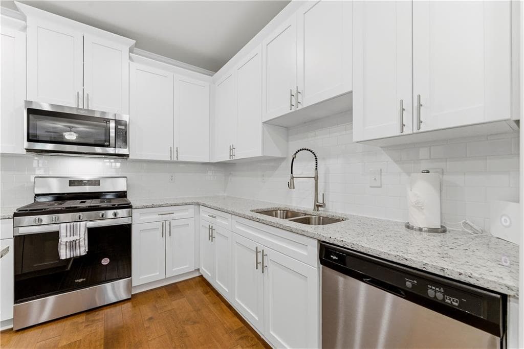 3 bedroom, 3 bathroom, 1,956 sq ft townhouse for sale at 7031 Cedar Glen Road, Atlanta, GA 30360 — photo 9