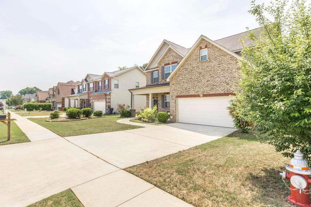 4 bedroom, 3 bathroom, 2,726 sq ft single family residence for sale at 315 Deven Court, Warner Robins, GA 31088