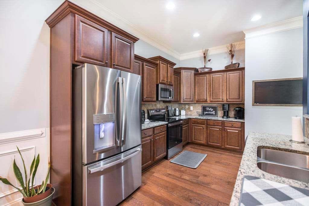 4 bedroom, 3 bathroom, 2,726 sq ft single family residence for sale at 315 Deven Court, Warner Robins, GA 31088 — photo 4