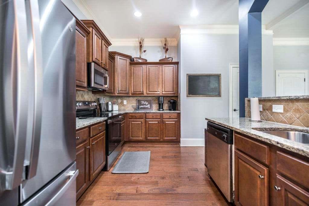 4 bedroom, 3 bathroom, 2,726 sq ft single family residence for sale at 315 Deven Court, Warner Robins, GA 31088 — photo 5