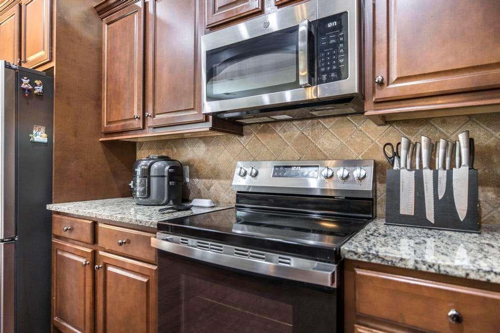 4 bedroom, 3 bathroom, 2,726 sq ft single family residence for sale at 315 Deven Court, Warner Robins, GA 31088 — photo 6