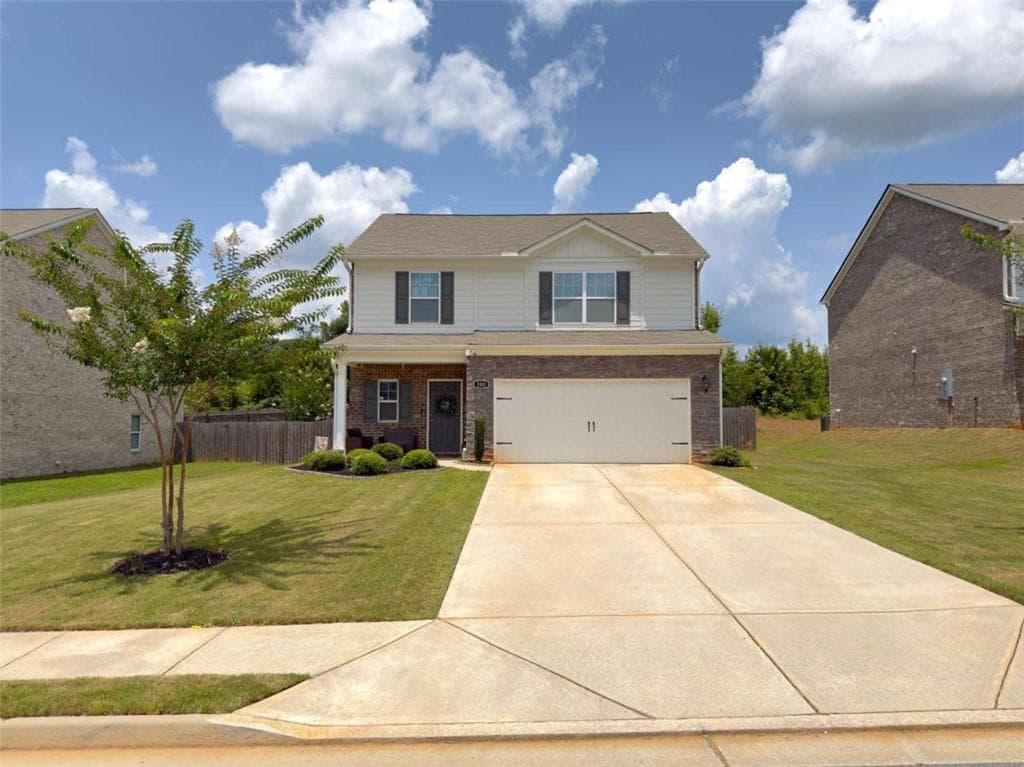 3 bedroom, 3 bathroom, 2,095 sq ft single family residence for sale at 200 Oliver Drive, Locust Grove, GA 30248 — photo 2