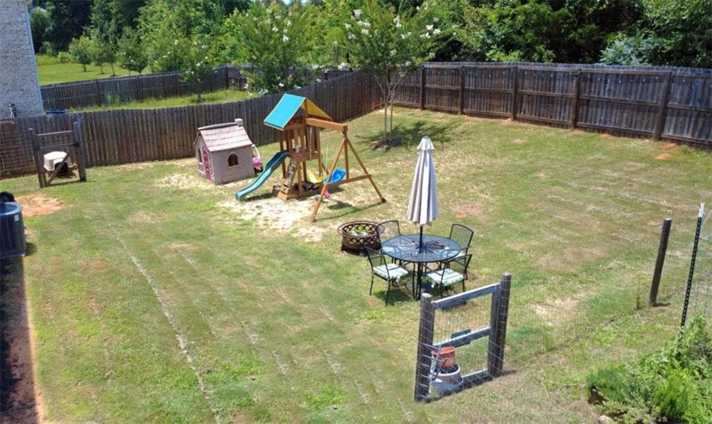 3 bedroom, 3 bathroom, 2,095 sq ft single family residence for sale at 200 Oliver Drive, Locust Grove, GA 30248 — photo 5