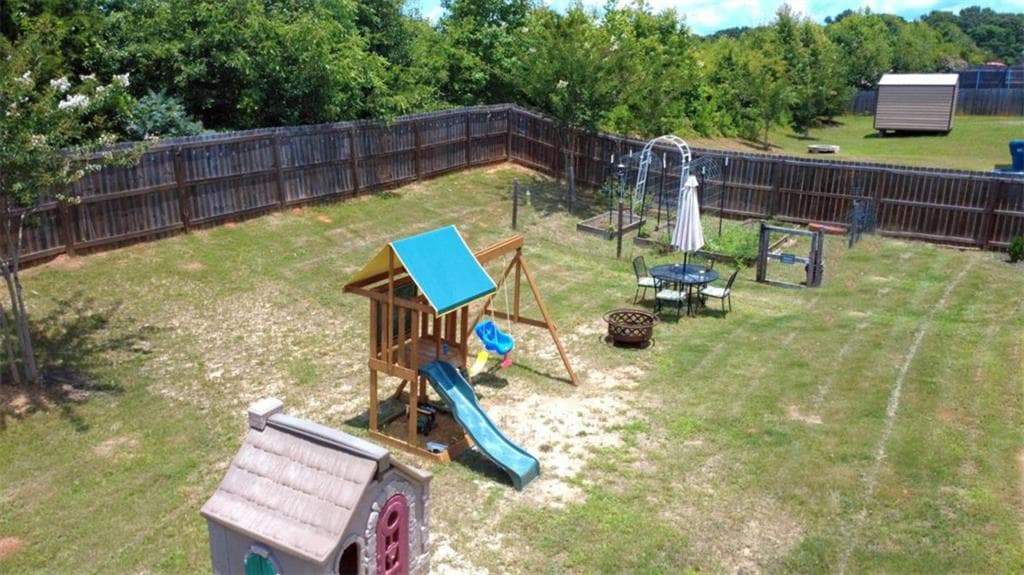 3 bedroom, 3 bathroom, 2,095 sq ft single family residence for sale at 200 Oliver Drive, Locust Grove, GA 30248 — photo 6