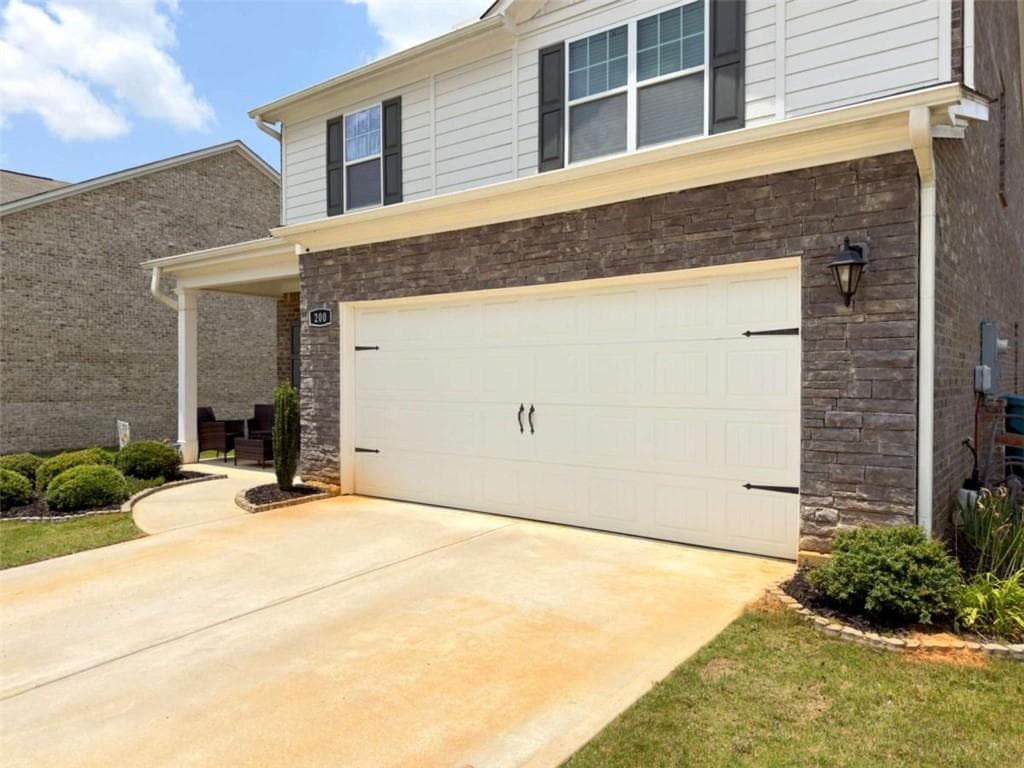 3 bedroom, 3 bathroom, 2,095 sq ft single family residence for sale at 200 Oliver Drive, Locust Grove, GA 30248 — photo 7