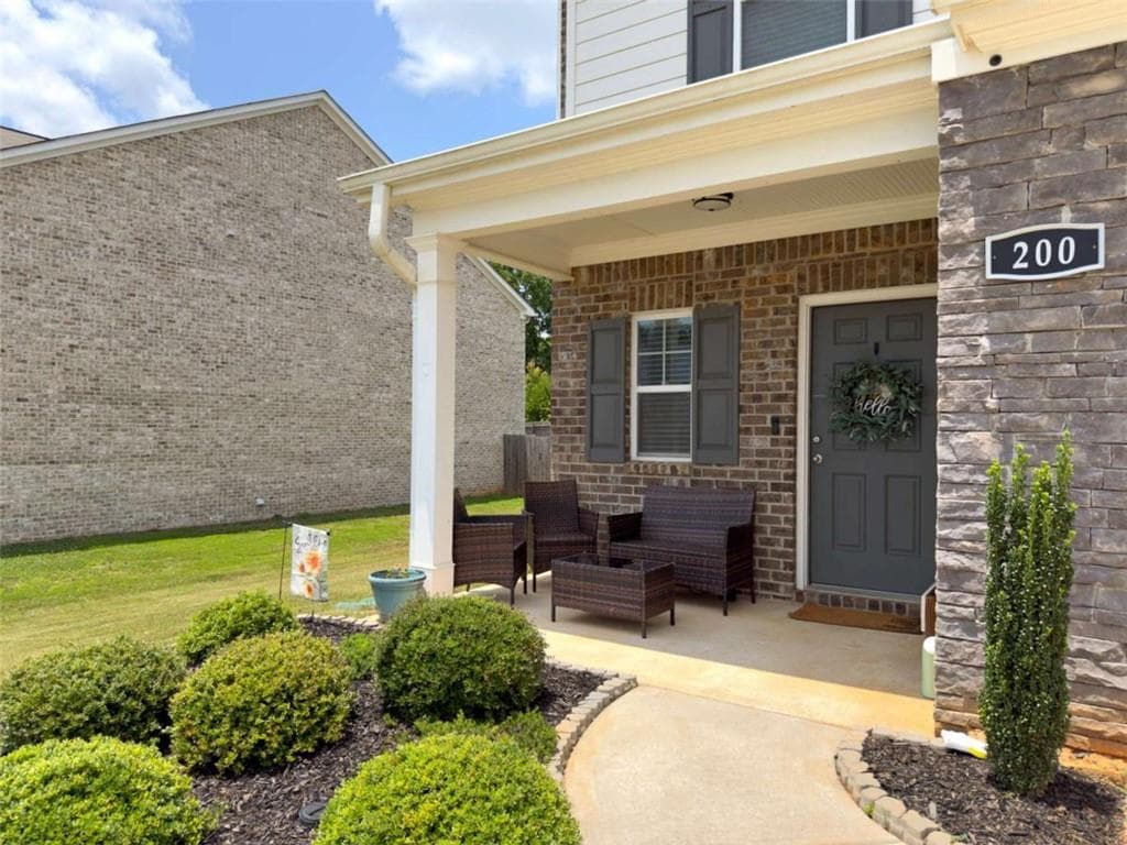 3 bedroom, 3 bathroom, 2,095 sq ft single family residence for sale at 200 Oliver Drive, Locust Grove, GA 30248 — photo 8