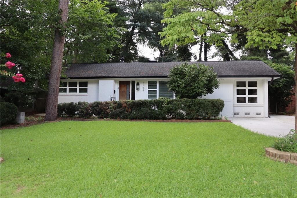 3 bedroom, 3 bathroom, 2,490 sq ft single family residence for sale at 1988 Brewer Boulevard, Atlanta, GA 30310 — photo 3