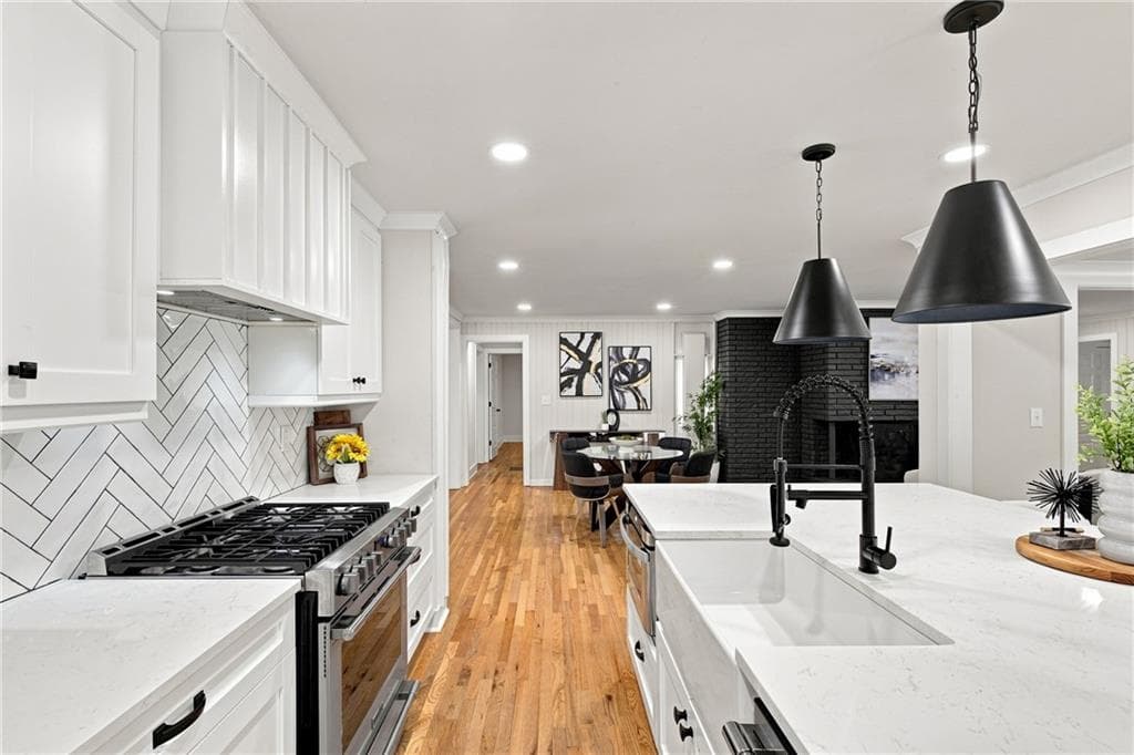 3 bedroom, 3 bathroom, 2,490 sq ft single family residence for sale at 1988 Brewer Boulevard, Atlanta, GA 30310 — photo 7