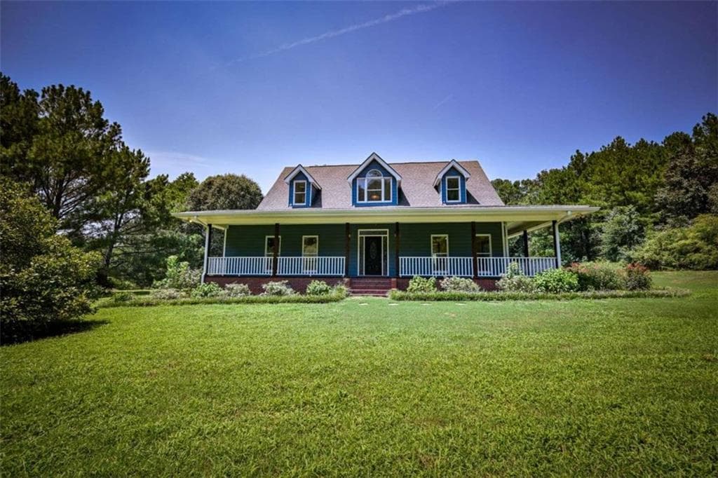 4 bedroom, 3 bathroom, 2,329 sq ft single family residence for sale at 160 River Lane, Covington, GA 30016 — photo 2