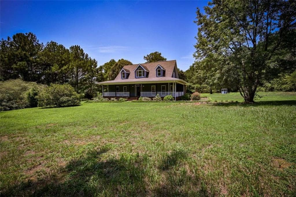 4 bedroom, 3 bathroom, 2,329 sq ft single family residence for sale at 160 River Lane, Covington, GA 30016 — photo 3