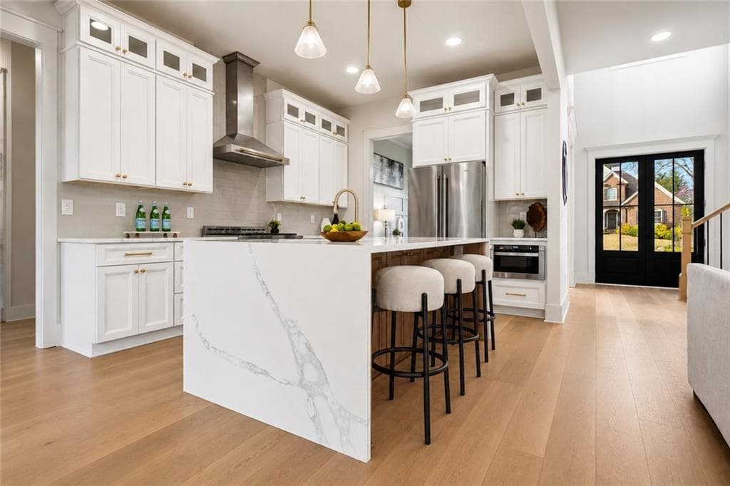6 bedroom, 5 bathroom, 3,952 sq ft single family residence for sale at 318 Vinings Walk, Gainesville, GA 30501 — photo 3