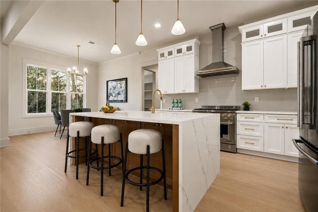 6 bedroom, 5 bathroom, 3,952 sq ft single family residence for sale at 318 Vinings Walk, Gainesville, GA 30501 — photo 4