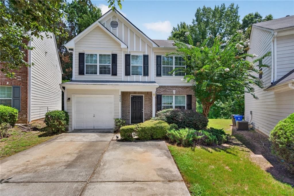 3 bedroom, 3 bathroom, 1,739 sq ft single family residence for sale at 9426 Lakeview Road, Union City, GA 30291