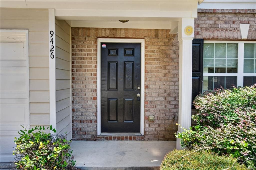 3 bedroom, 3 bathroom, 1,739 sq ft single family residence for sale at 9426 Lakeview Road, Union City, GA 30291 — photo 3