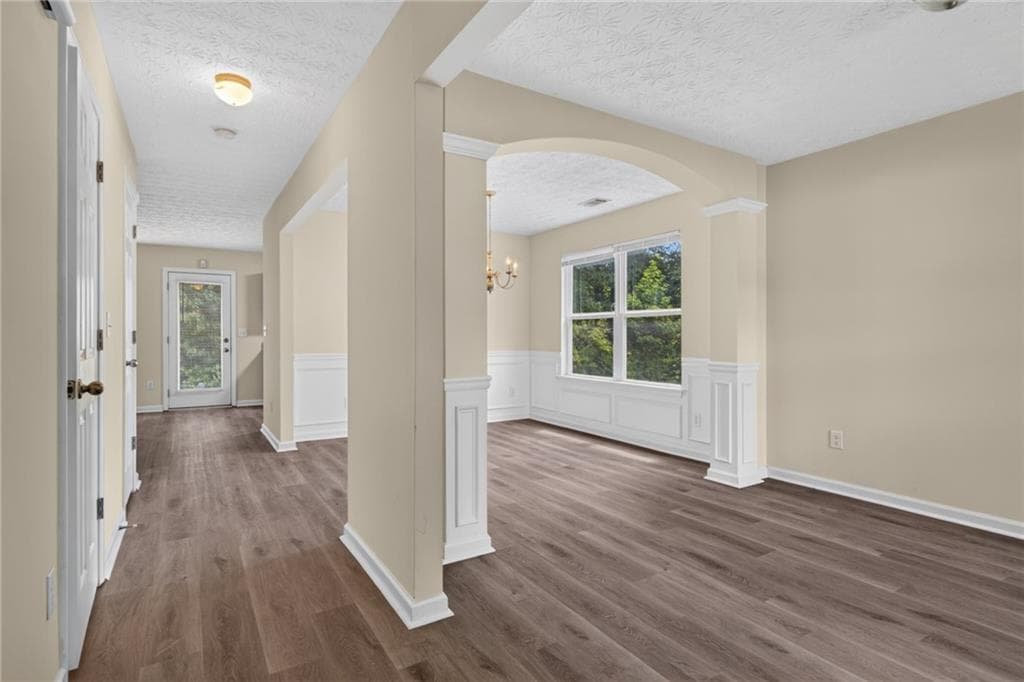 3 bedroom, 3 bathroom, 1,739 sq ft single family residence for sale at 9426 Lakeview Road, Union City, GA 30291 — photo 6