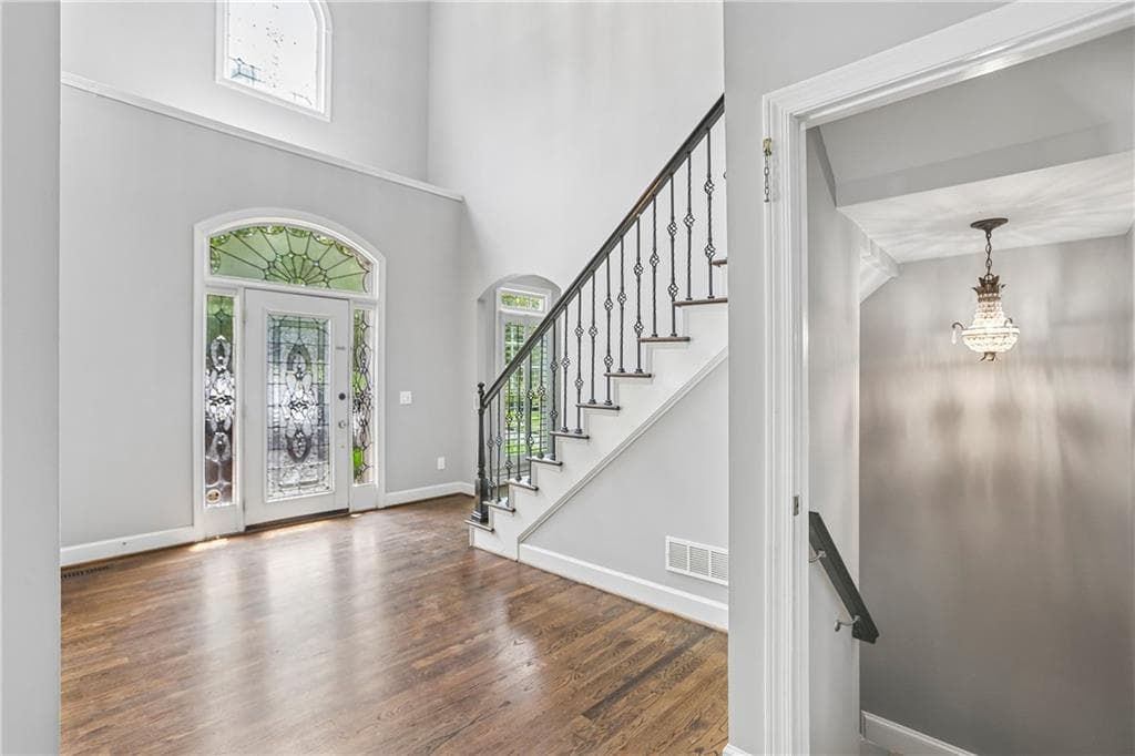 6 bedroom, 5 bathroom, 5,227 sq ft single family residence for sale at 700 Leeds Garden Terrace, Alpharetta, GA 30022 — photo 6