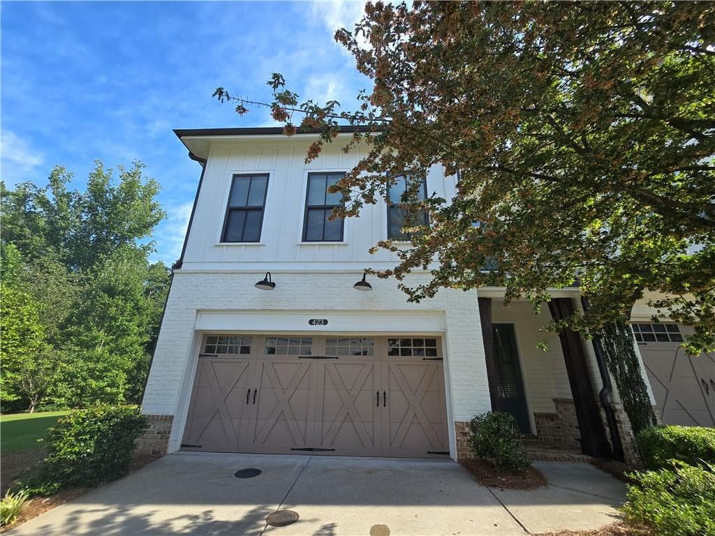 3 bedroom, 3 bathroom, 2,228 sq ft townhouse for sale at 423 Johnson Court, Alpharetta, GA 30009 — photo 2
