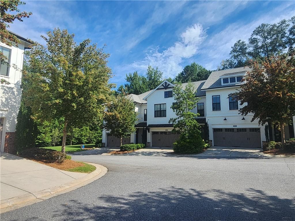 3 bedroom, 3 bathroom, 2,228 sq ft townhouse for sale at 423 Johnson Court, Alpharetta, GA 30009 — photo 4