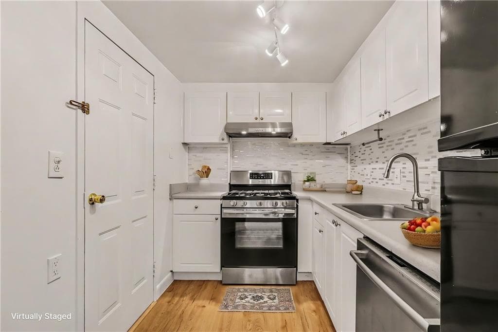 2 bedroom, 2 bathroom, 1,160 sq ft condominium for sale at 1501 Clairmont Road 827, Decatur, GA 30033 — photo 2