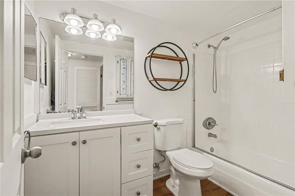 2 bedroom, 2 bathroom, 1,160 sq ft condominium for sale at 1501 Clairmont Road 827, Decatur, GA 30033 — photo 3