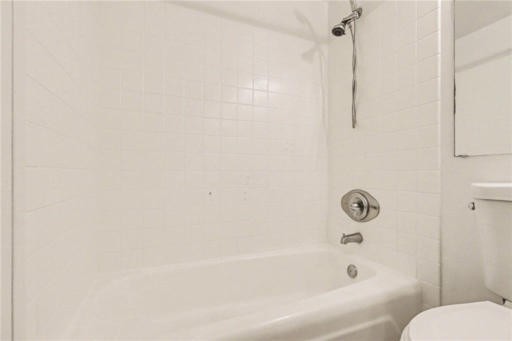 2 bedroom, 2 bathroom, 1,160 sq ft condominium for sale at 1501 Clairmont Road 827, Decatur, GA 30033 — photo 6